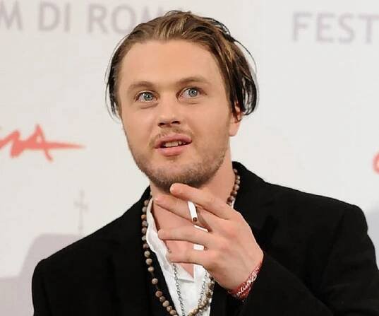 Michael Pitt Biography - Facts, Childhood, Family Life & Achievements