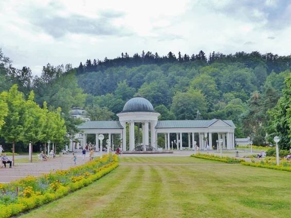 Mariánské Lázně - kolonáda Karolinina a Rudolfova pramene