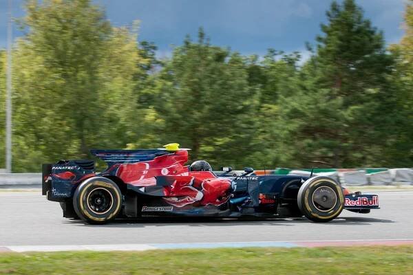 BOSS GP Brno, aneb F1 Toro Rosso STR3-04 s kterou Vettel nestartoval