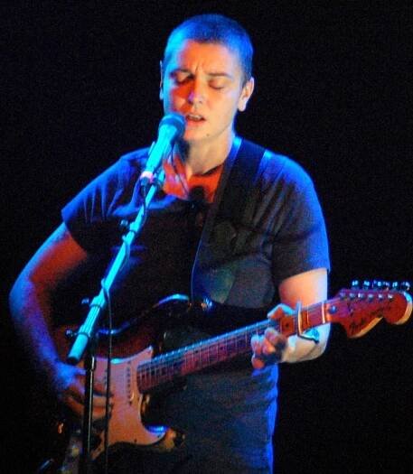 Soubor:Sinéad O’Connor (cropped).jpg – Wikipedie