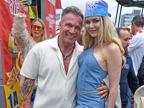 Peter Klein und Yvonne Woelke im Sommer 2024 auf dem Schlagermove in Hamburg