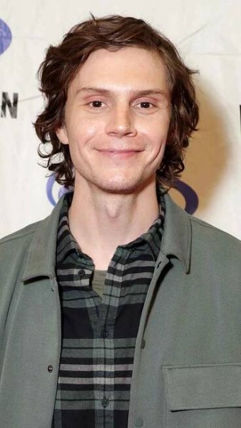 Evan Peters