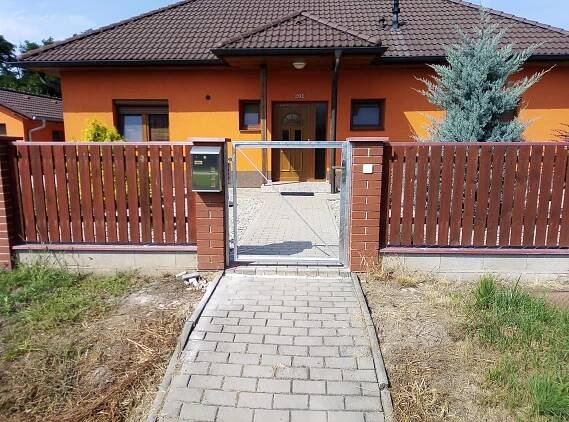 Branka pro dřevěnou výplň, žárový zinek