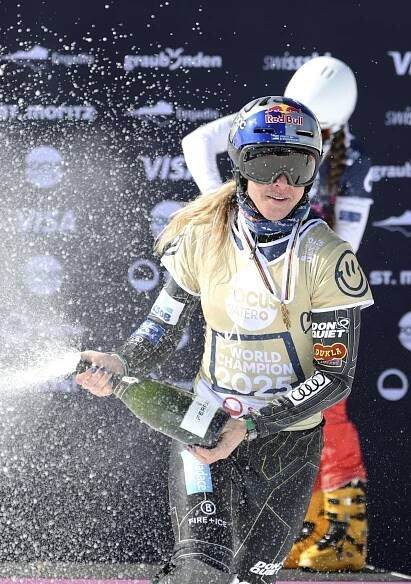 Ester Ledecká slaví 30: Sportovkyně bere dech nejen na svahu, v bikinách umí být pořádně sexy!
