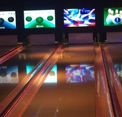 Bowling Café permite disfrutar a gente y público de todas las Edades.