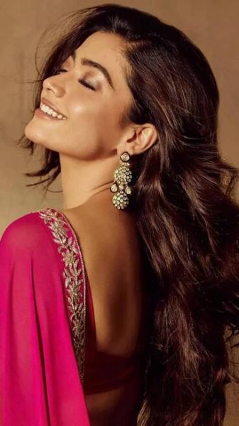 Rashmika Mandanna steals hearts with her radiant smile