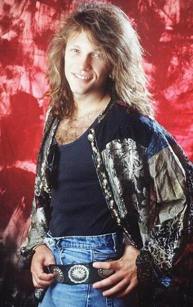 Slavný rocker slaví 59. narozeniny: Podívejte se na jeho proměnu z dlouhovlasého blonďáka na stříbrného lišáka
