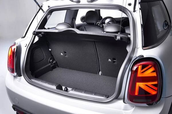 MINI Cooper SE | NABITÉ VÁŠNÍ. | BMW invelt Praha | Plzeň