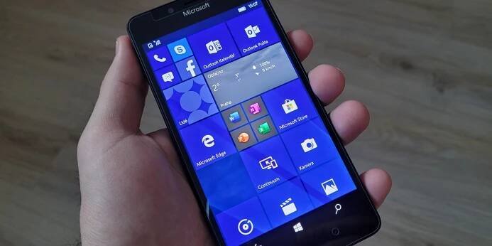 Windows 10 Mobile. Systém, který přišel o pět let později, nebo o pět let dříve (komentář)