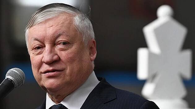 Někdejší šachový velmistr a nynější poslanec ruské Státní dumy Anatolij Karpov (28. prosince 2021)