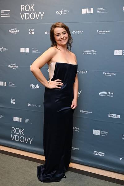 FOTO: Okouzlující Pavla Beretová na premiéře rok vdovy. – stránka 21