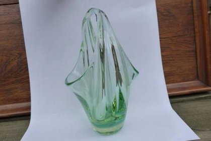 Skleněný košík z hutního zeleného skla - Starožitnosti a umění