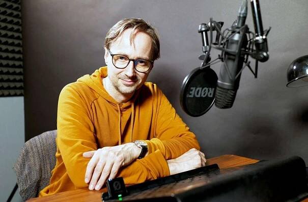 Co slovo, to perla: Poslechněte si noblesního Saturnina ve hvězdně obsazeném audio zpracování 4