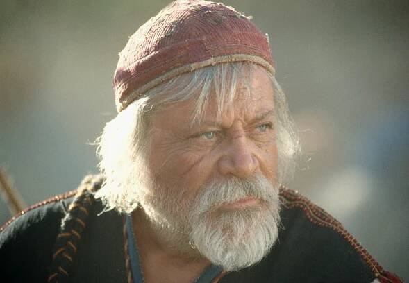  Oliver Reed would never return home after flying to Malta to make Gladiator