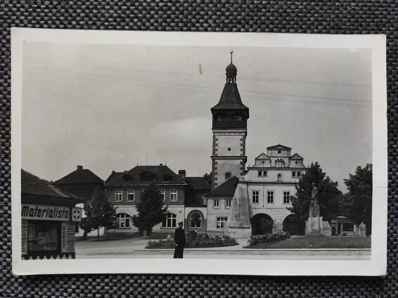 DOBROVICE, MLADÁ BOLESLAV, NÁMĚSTÍ, RADNICE, OBCHOD MATERIALISTA, 1937