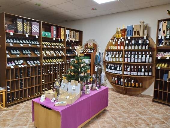 Holešov, vinotéka ViP - Vinopartner