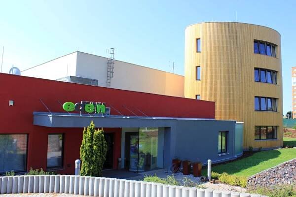 UZAVŘENÍ průchodu kolem kurtů od 19. 8. 2023 - Sportovní centrum Eden