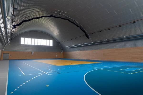 ZŠ Šlapanice, pavilon G – novostavba sportovní haly - Sportovní podlahy Zlín