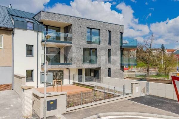 Prodej mezonetového bytu 3+kk, 3 NP, 91,1 m2 terasa 6,94 m2, sklep 6,7 m2 - Prodej bytu 3+kk 91 m², Na Plískavě, Praha - Hostivař