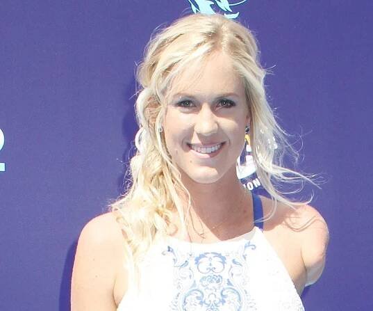 Bethany Hamilton Biography - Childhood, Life Achievements & Timeline