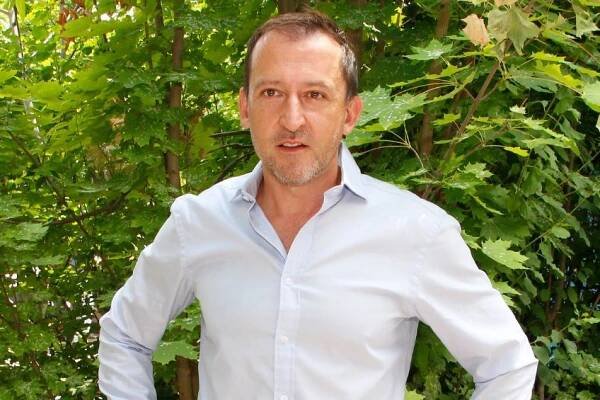 Martin Hofmann s netradiční ozdobou na hlavě. Oslovili byste ho? - OnlyU