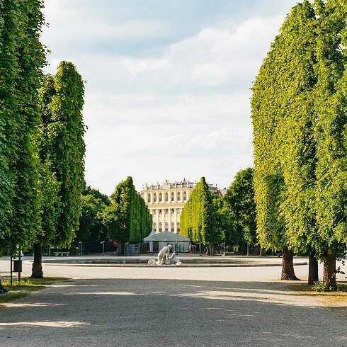 Vídeň: Jízdenky na panoramatický vlak k prohlídce zámku Schönbrunn | GetYourGuide
