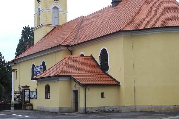 Římskokatolická farnost Hradec Králové - Pouchov foto 1