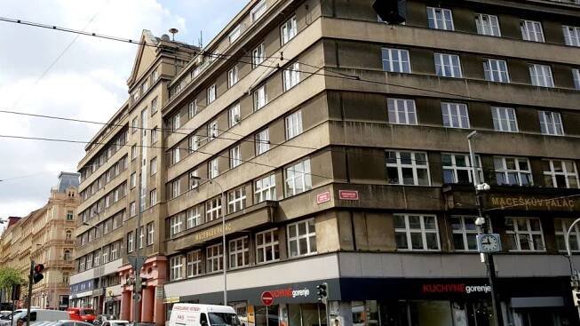Maceška do svého paláce situoval výrobny,  ale také restauraci,  kavárnu,  biograf,  byty i kanceláře | foto: Jolana Nováková,  Český rozhlas