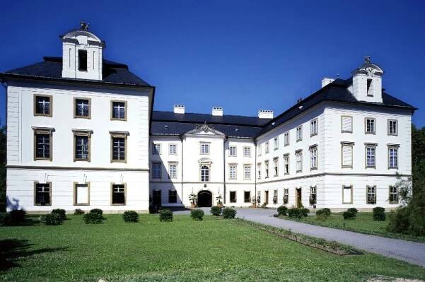 Vizovice : Kroměříž : Luhačovice : Zřícenina hradu Lukov : Hrad Buchlov, Zámek Buchlovice : Bystřice pod Hostýnem, Svatý