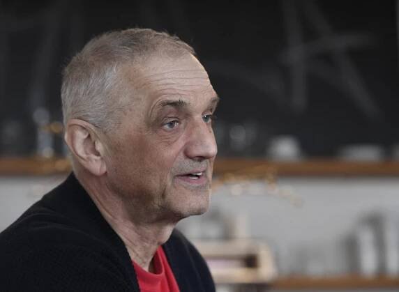 David Vávra slaví šedesátiny. Mezi divadlem a architekturou rozdíl nedělám, říká | Hospodářské noviny (HN.cz)