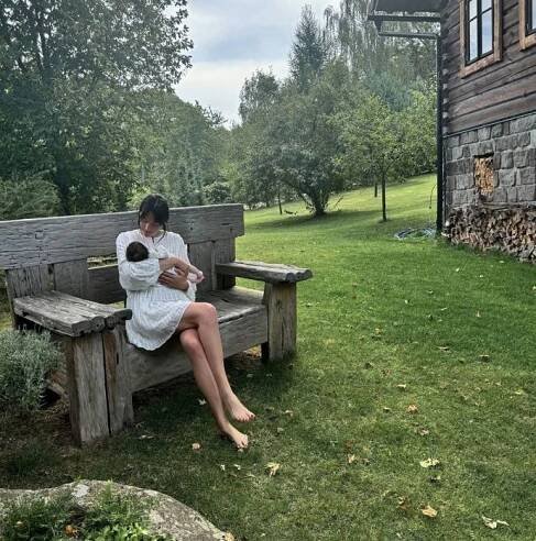 Kateřina Sokolová si roli maminky uživá.