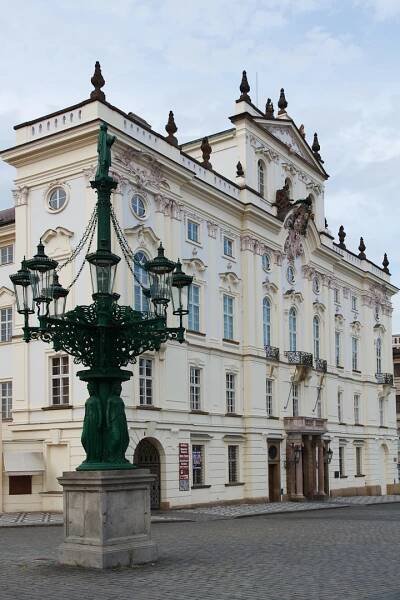 Palais archiépiscopal de Prague — Wikipédia