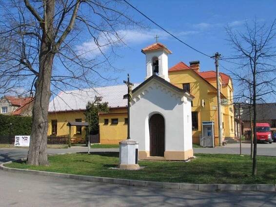 Kaplička se zvonicí v Malých Kyšicích