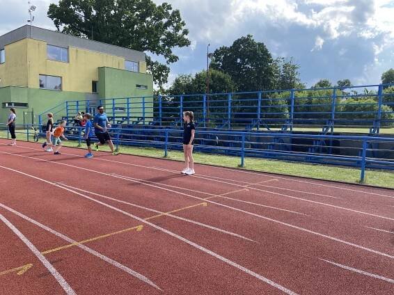 Sranda na rodinných závodech v TJ Loko Olomouc – Atletika pro rodinu