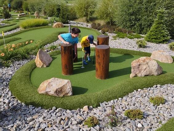 Výlet do Bukovice - minigolf | Základní škola a Mateřská škola Bezděkov nad Metují