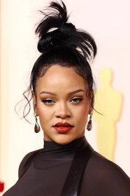 Rihanna Debuts New Bangs Just in Time for Summer