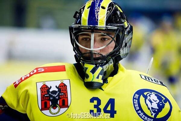 HC ZUBR Přerov - Rohatý silák i černá barva. Brankáři Petrásek s Postavou změnili podobu masek