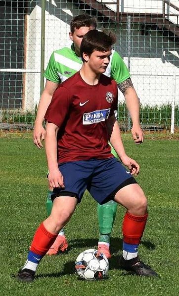 Fotbalisté Bavor/Mikulova B (ve vínovém) porazili Zaječí B/Rakvice 9:1. Foto: Jaroslav Kicl