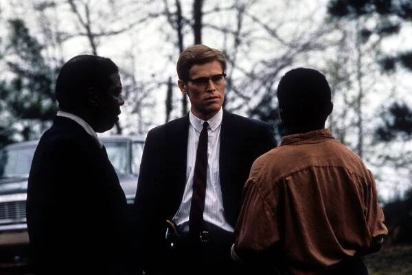 Willem Dafoe, Darius McCrary, and Lou Walker in Hořící Mississippi (1988)