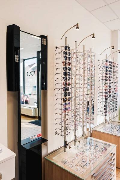 Kamil Bartoš – Fotograf Mikulov | Auta, eventy, jídlo, produkty, interiéry - Optika Clarity - Kyjov