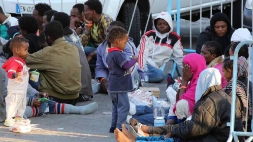 Rakousko přestalo vyřizovat žádosti o azyl. Chce, aby uprchlíci šli i jinam - Novinky