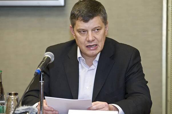 Sazka už dluží deset miliard. Přežije Hušák?
