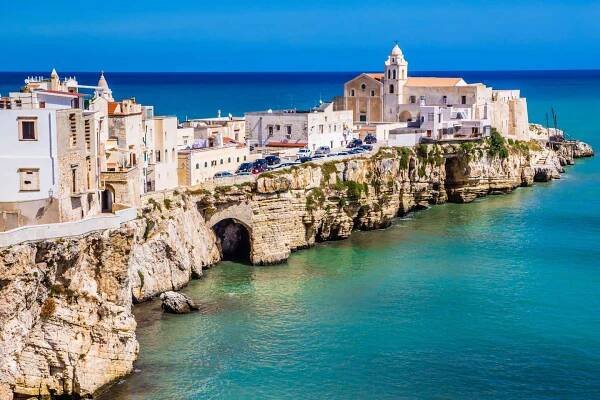 vieste, poloostrov gargano, region apulia, itálie - vieste - stock snímky, obrázky a fotky