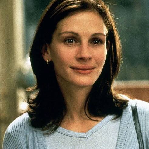 The Secret Behind Julia Roberts’ “Standing In Front Of A Boy” Outfit In Notting Hill