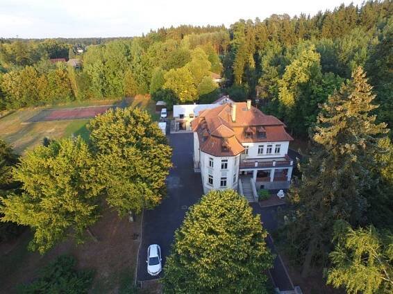 Vila Olga, Jevany, Česko