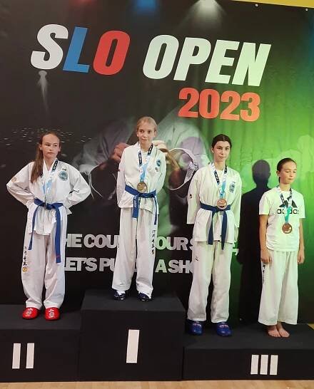Sarah na stupních vítězů na SLO Open
