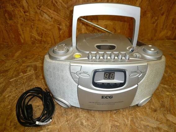 PŘENOSNÉ RÁDIO S CD, TAPE ECG PC-9060