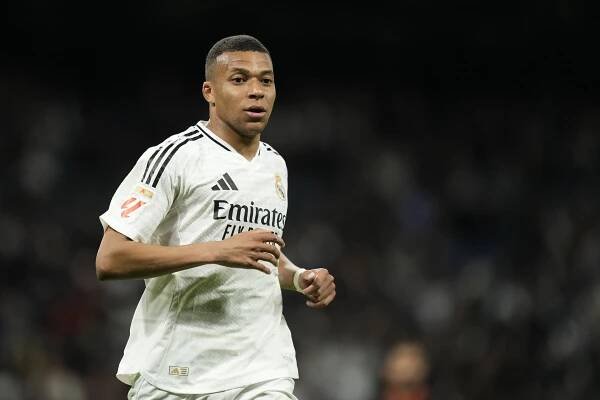 Mbappe, Salah face showdown in golden shoe race