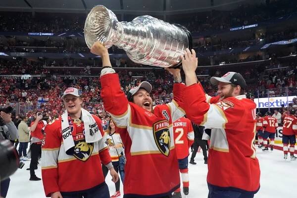 NHL: Tkachuk, Barkov či Bobrovskij hovoria po výhre Stanley Cupu | SPORTNET