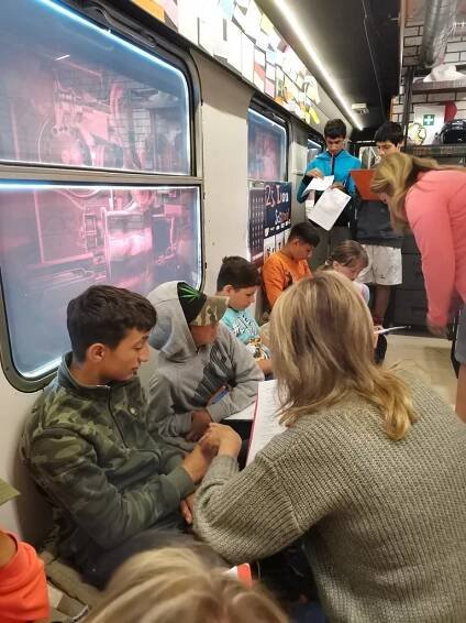 „Revolution train“ – „Učíme se pro život, ne pro školu.“ 